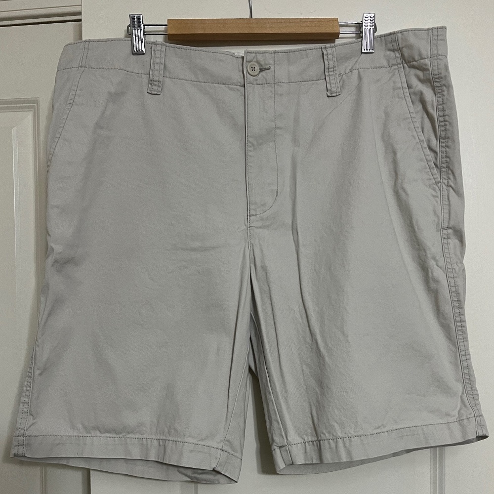 Men's Old Navy Lived-In Straight Cargo shorts Waist 40" Inseam 10"